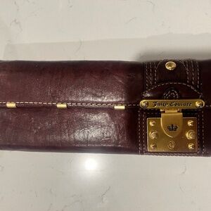 JUICY COUTURE BURGUNDY LEATHER TRIFOLD CLUTCH WALLET NEW MAD MONEY CONTINENTAL